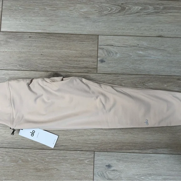 ALO Yoga 7/8 High-Waist Airbrush Legging in Beige - Picture 2 of 3